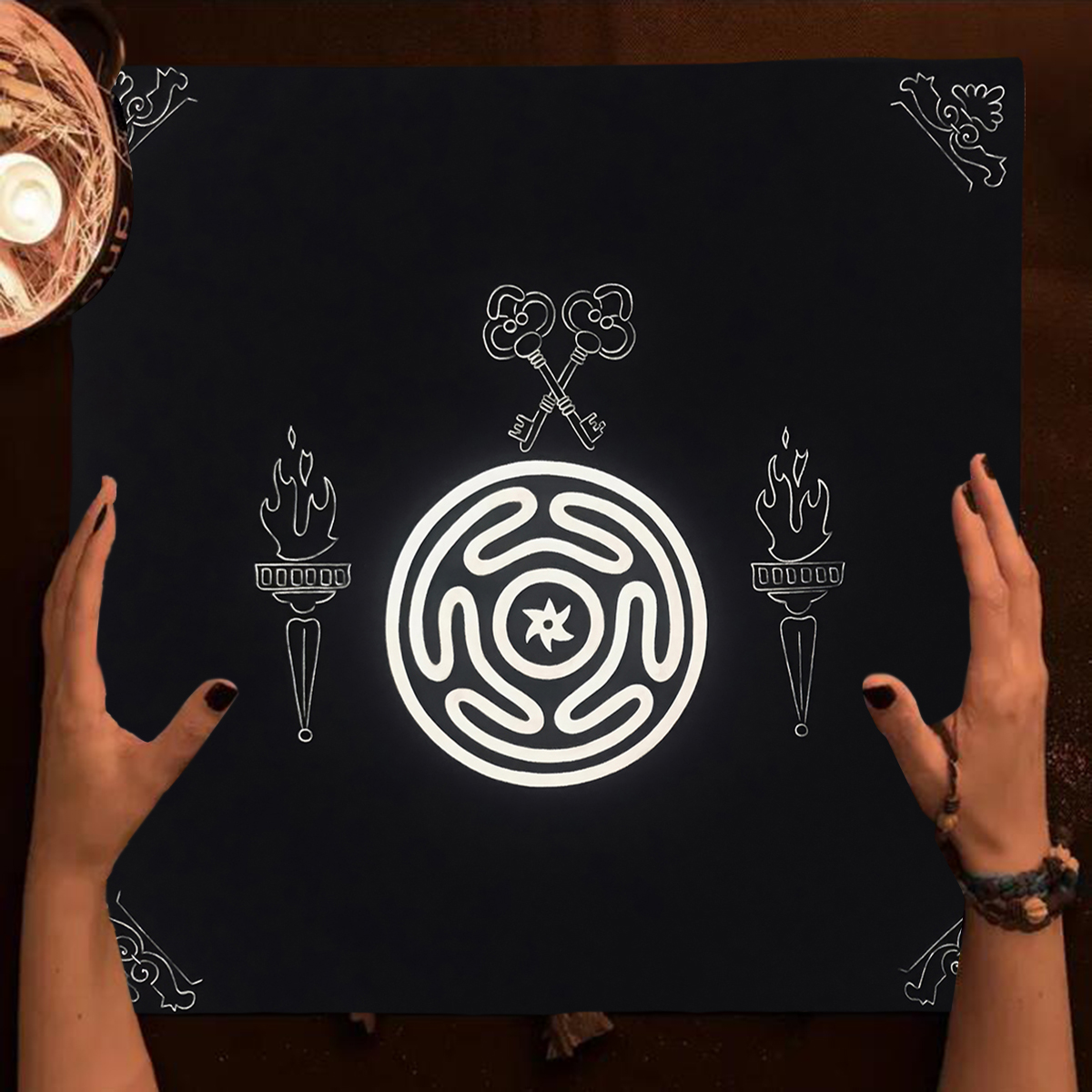 Hecate Goddess Tarot Tableclot - Board Game Maker ulasan dan harga